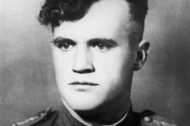 Герой СССР Федор Архипенко писал о Гулаеве, что это был уникальный летчик-самородок. "Он никогда не мандражировал", быстро оценивал обстановку, нападал внезапно и результативно, создавая панику у врага. "В нем порой чувствовался настоящий азарт охотника", - писал Архипенко.