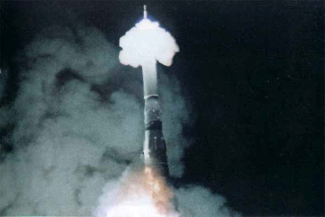 Но в конце 1972 года происходит четвертая авария на старте ракеты "Н-1", и проект создания этого так много обещавшего носителя был закрыт.