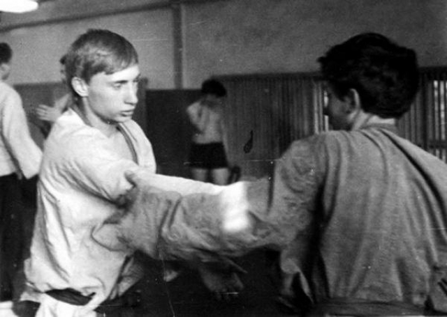 Владимир Путин. Юный спортсмен чуть позже защитил звания мастера спорта по дзюдо и самбо.