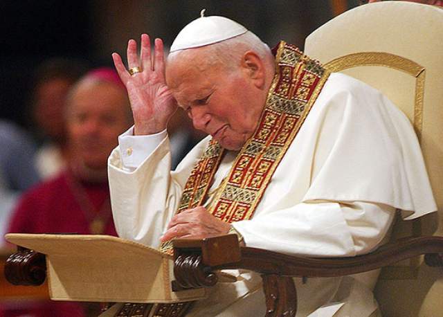 Под конец жизни у Папы начались серьезные проблемы с речью по причине паркинсонизма.