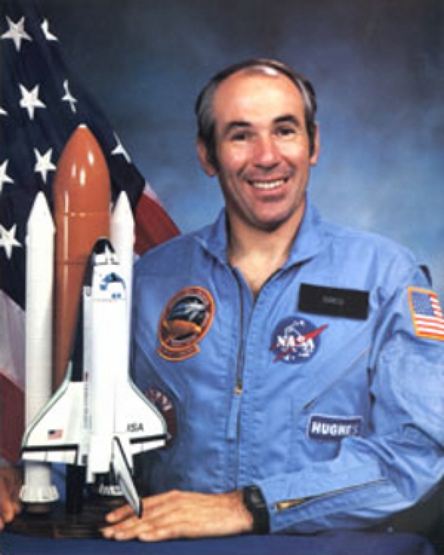 Специалист по полезной нагрузке - 41-летний Грегори Б. Джарвис. Инженер и астронавт NASA. Для него это был первый полет на "Челленджере".