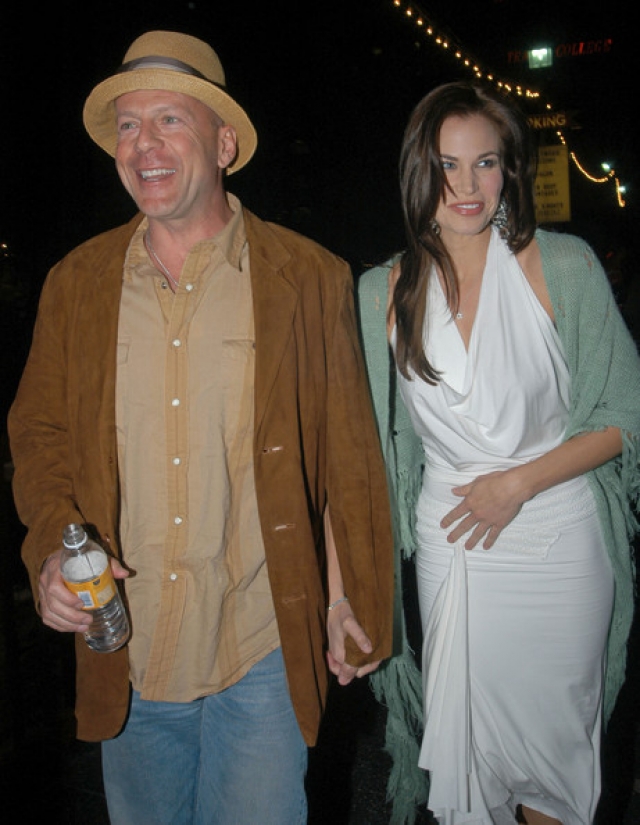 В 2004 году около года встречался с моделью Брук Бернс.