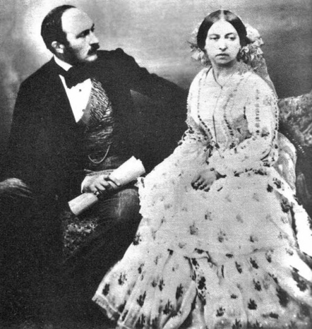 Королева Виктория. В то время как Елизавета II вышла замуж за своего троюродного брата, Виктория вовсе выбрала двоюродного, Альберта Саксен-Кобург-Готского, в 1840 году.