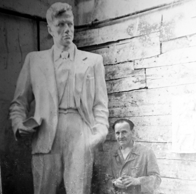 У Маяковского было двое детей. Сын Никита (Глеб-Никита) Антонович Лавинский - советский скульптор-монументалист. С его матерью, художницей Лилей Лавинской, поэт близко познакомился в 1920 году, работая в Окнах сатиры РОСТА.