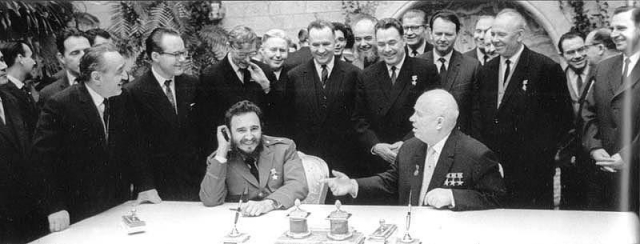 Никиту Хрущева перед визитом коллеги советские дипломаты и разведчики проинформировали о том, что переговоры с Фиделем Кастро обязательно выйдут за рамки обычного протокола.