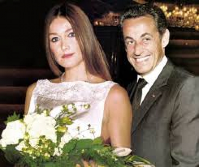 Официально первой леди Франции Карла стала в 2008 году, когда состоялась их с Саркози свадьба в Елисейском дворце, а в 2011 году у пары родилась дочь Джулия.