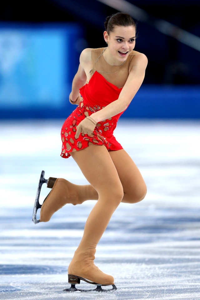 Еще один судейский скандал разгорелся 20 февраля после произвольной программы женщин, когда олимпийской чемпионкой впервые в истории стала россиянка – 17-летняя Аделина Сотникова.