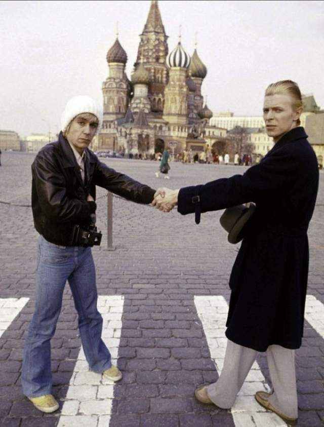 Уже в 1976 году Боуи привез в СССР своего друга Игги Попа. 