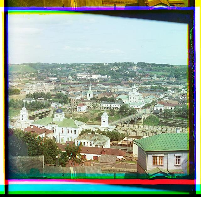 Вид на город Смоленск с колокольни Успенского собора.