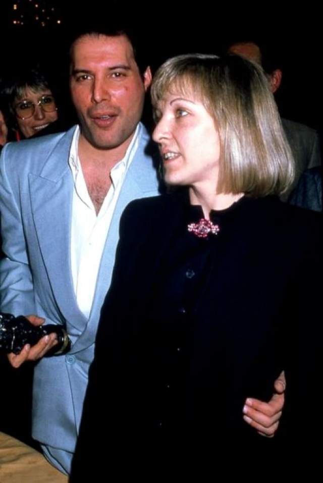 На церемонии "Ivor Novello Awards" в апреле 1987 года Фредди Меркьюри был награжден премией за выдающийся вклад в развитие британской музыки. 