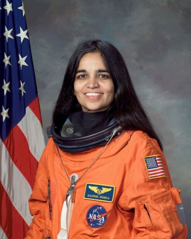 Бортинженером миссии была 40-летняя Калпана Чавла - научный сотрудник, первая женщина-астронавт NASA индийского происхождения, которая провела в космосе 31 день 14 часов 54 минуты.