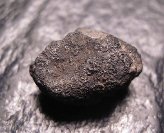 5. Метеорит Альенде Знаменитый метеорит Альенде упал в 1969 году в Чиуауа, Мексика. Альенде является крупнейшим углистым метеоритом, который был найден на Земле. Этот метеорит образовался около 4,567 миллиардов лет назад.