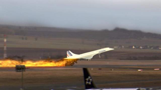 25 июля 2000 года.  Сверхзвуковой пассажирский авиалайнер Aerospatiale-BAC Concorde 101 авиакомпании Air France выполнял чартерный рейс AFR 4590 по маршруту Париж-Нью-Йорк, но во время разгона по ВПП у самолета загорелся двигатель.