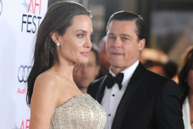 После долгих опровержений 11 января 2006 года пара подтвердила свои отношения, заявив, что Джоли ждет ребенка от Питта.