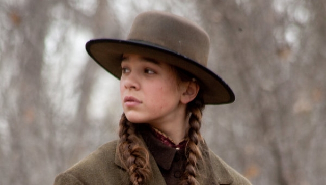 Хейли Стейнфелд получила номинацию на "Лучшую актрису второго плана" за роль в фильме "Железная хватка" братьев Коэн в возрасте 14 лет.