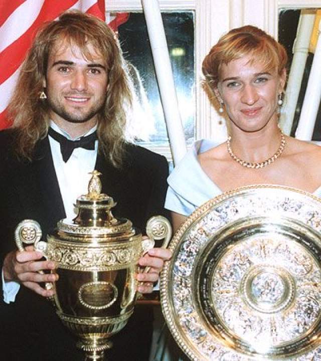 Андре Агасси (48) и Штеффи Граф (49). Звезды мирового тенниса познакомились еще в 1999 году, когда происходило чествование победителей Открытого чемпионата Франции. Тогда они были просто друзьями.