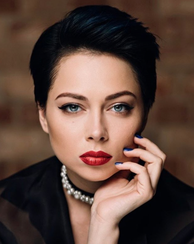 На сегодняшний день Настасья Самбурская - успешная и востребованная актриса театра и кино, вокалистка и ода из самых популярных российских звезд.