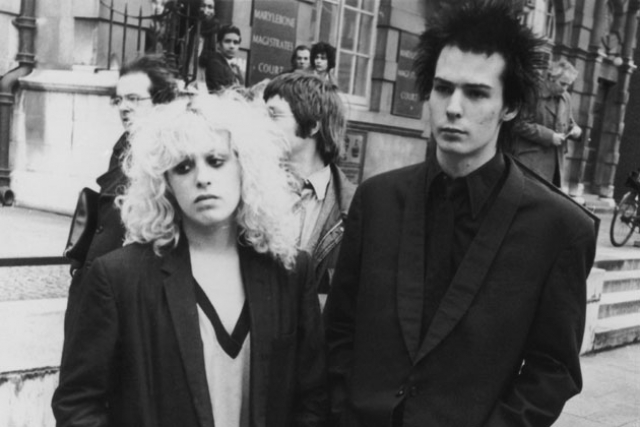 Сид Вишес. Басист панк-группы Sex Pistols умер вскоре после того, как была убита его любимая девушка Нэнси.