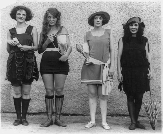 Анна Нибель, Мисс пляж - 1922. Именно так выглядели модные купальники в прошлом веке. 