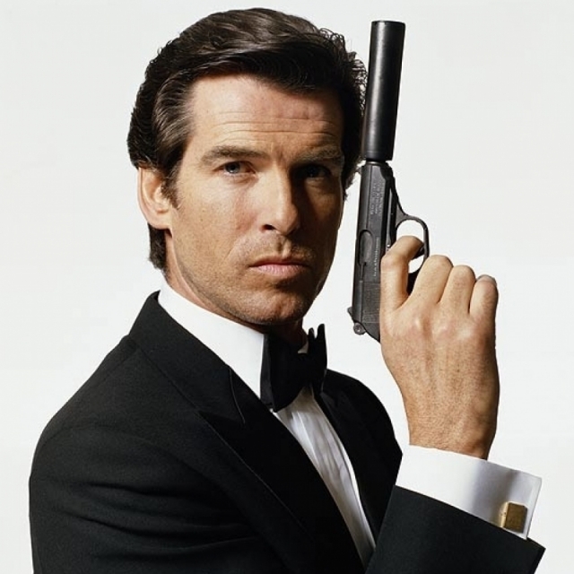 Из подобного состояния его вывело предложение роли Агента 007, о которой так мечтала для него умершая жена. Фильм бондианы "Золотой Глаз" с участием Пирса стал невероятно успешным.