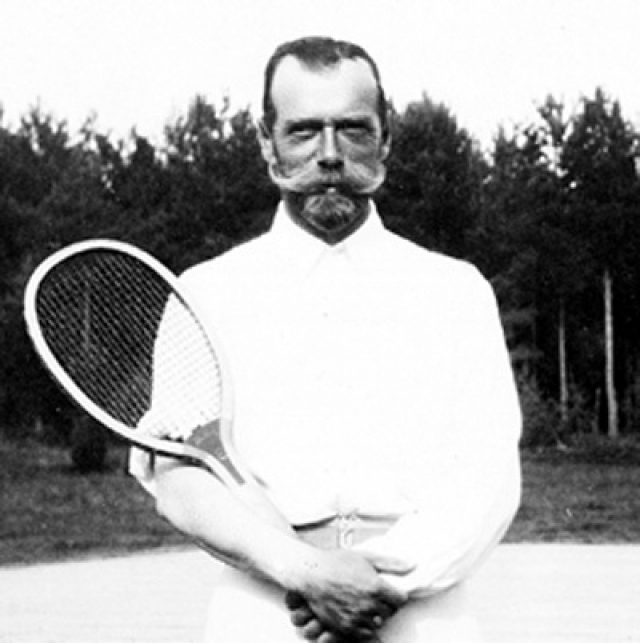 Зимой русский император увлеченно играл в русский хоккей и бегал на коньках. Помимо этого он отлично плавал, был заядлым бильярдистом и играл в теннис.