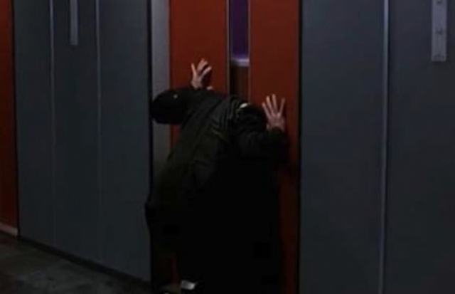 Лифт из фильма "Лифт"(1983). Вряд ли зрители будут заинтригованы тем, где же появится убийца в следующий раз, если убийца - лифт…