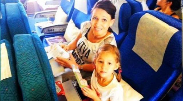 На том же MH17 летела другая семья: для Дэйва Халли, его жены и их четырехлетней дочери этот отпуск должен был стать веселым приключением, но... произошло то, что произошло.