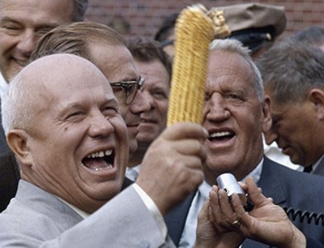 Визит в США дал пожалуй самый большой повод для анекдотов о Хрущеве - его увлечение кукурузой. 