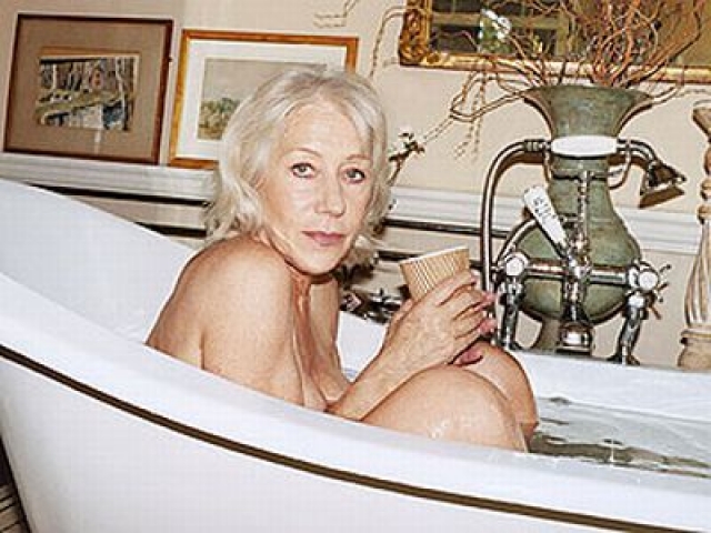 Британская актриса с русскими корнями Хелен Миррен , отпраздновав свое 65-летие, приняла участие в эротической фотосессии в поддержку нового фильма "Ранчо любви"