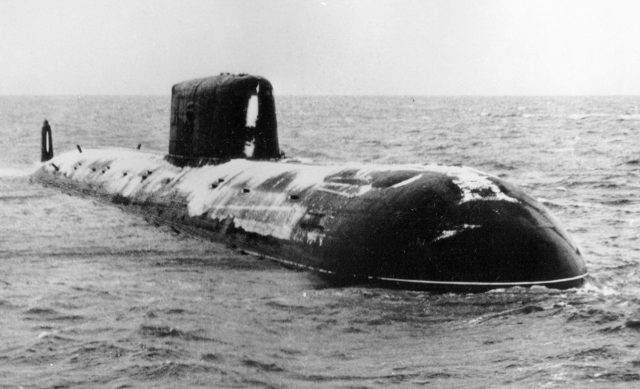 4 августа 1985 года лодка доказала свою уникальность: под командованием капитана 1-го ранга Юрия Зеленского установила абсолютный мировой рекорд глубины погружения - 1027 метров.