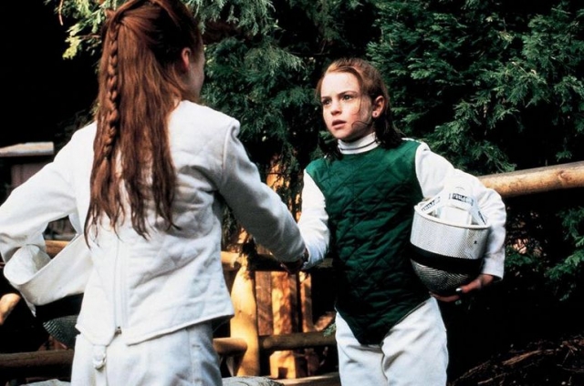 Линдси Лохан. В десятилетнем возрасте за плечами рыжеволосой девочки было более ста рекламных роликов и роль Элли Фоулер в сериале "Другой мир". В одиннадцать девочка дебютировала в кино.