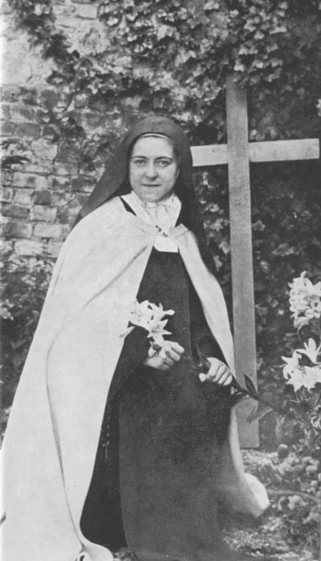 Тело святой Терезы . Она умерла в 1947 году, а через 50 лет, когда ее тело достали из могилы, оно оказалось поразительно сохранившемся.