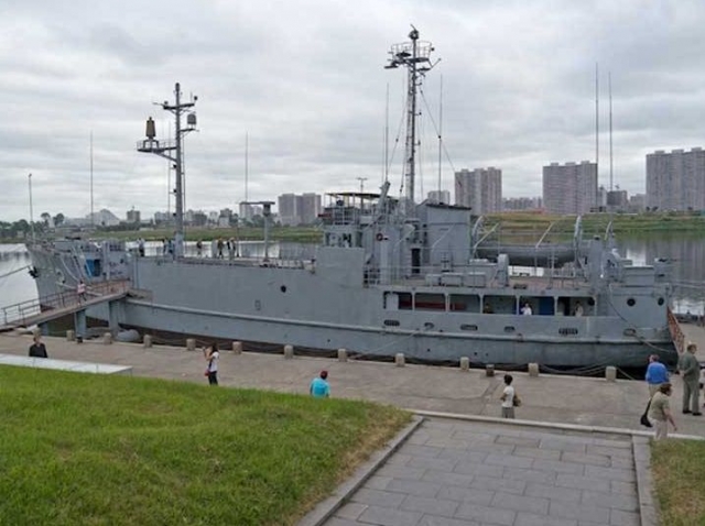 Одна из  туристических достопримечательностей в Пхеньяне - разведывательный корабль ВМС США "Пуэбло", который был захвачен еще в 1968 году.