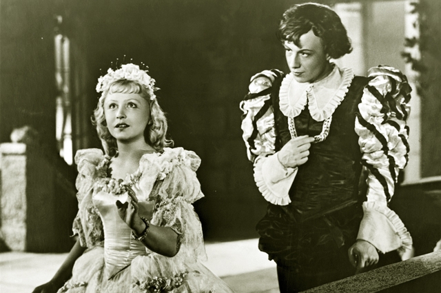 Янина Жеймо. Звезда фильма "Золушка" 1947 года сыграла юную девушку в 37 лет.