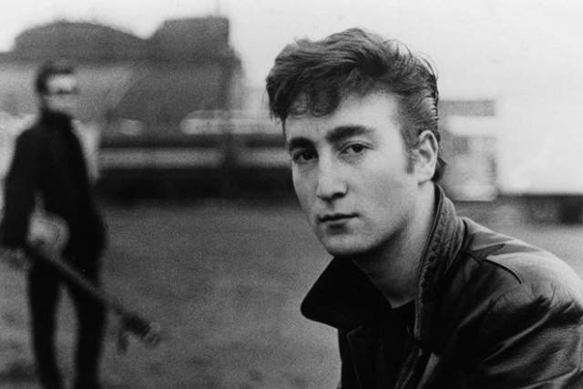 "Меня подстрелили. Меня подстрелили" ("I'm shot. I'm shot") - Джон Леннон, 1940-1980. Ужасная смерть ожидала участника группы The Beatles, которого застрелил фанат 8 декабря 1980 года возле его дома. Последним, кто видел музыканта в сознании, был портье.
