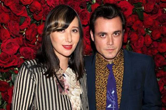 В 2011 году яркая певица вышла замуж за кинорежиссера и клипмейкера Барнаби Клейя.