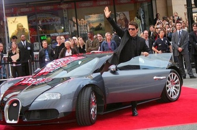 Также у него есть роскошный Bugatti Veyron