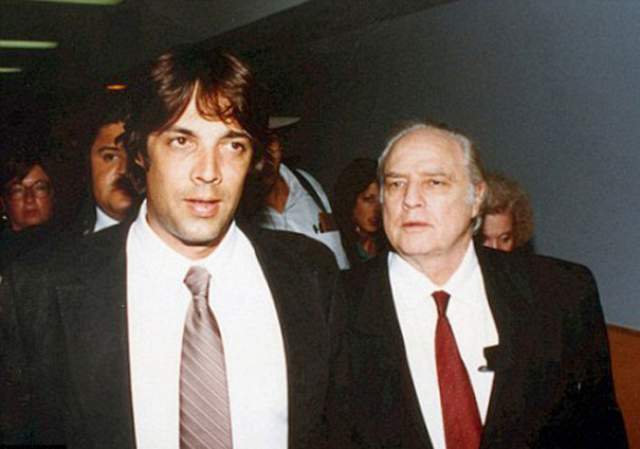 Кристиан Брандо, сын Марлона Брандо, 1958-2008. Его еще в 90-х осудили за непредумышленное убийство парня своей сводной сестры, за что он сел на шесть лет.