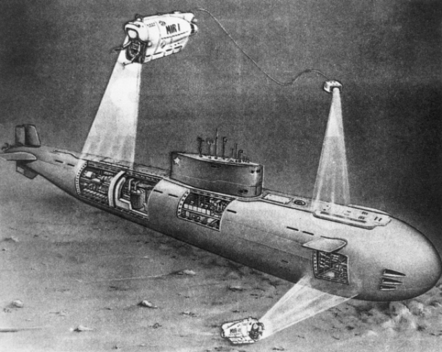 В район гибели "Комсомольца" в Норвежском море  были отправлены глубоководные обитаемые аппараты "Мир" (на фото - реконструкция событий). За десять лет было проведено семь экспедиций.