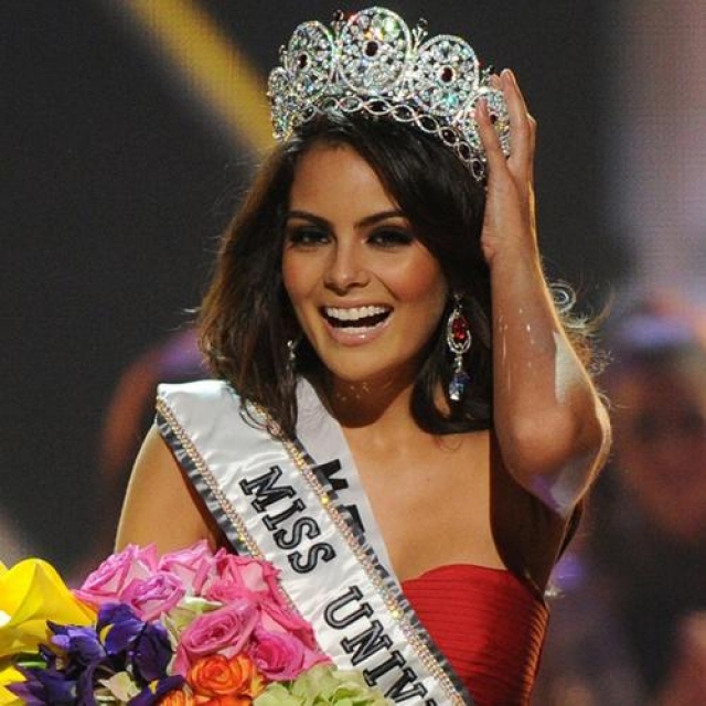 Химена Наваррете, Мексика. «Мисс Вселенная — 2010». 22 года, рост 174 см, параметры фигуры 88−60−90.