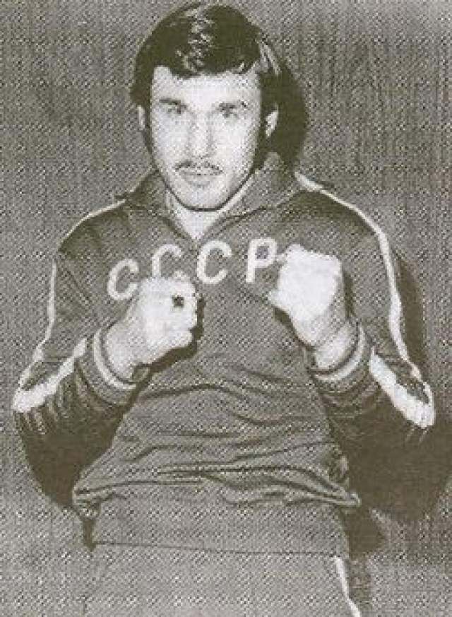 Олег Каратаев  Успешный советский боксер-любитель полутяжелого веса Олег Коротаев, становившийся четыре раза чемпионом СССР, а также призером чемпионатов мира и Европы, после окончания спортивной карьеры стал известным криминальным авторитетом.