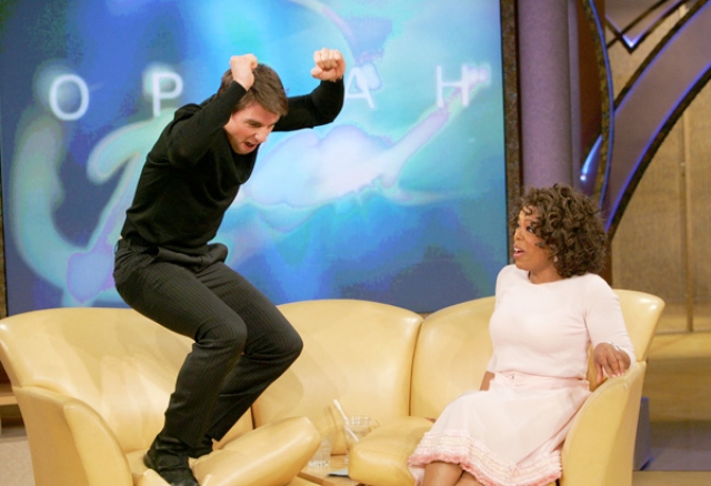 Кстати, именно в честь своей влюбленности в Кэти на шоу Опры Уинфри Том устроил прыжки на диане, что выглядело очень странно.