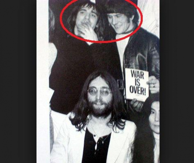 Кит Мун. Ударник британской группы The Who в 1970 году случайно насмерть сбил своего друга и телохранителя Нила Боланда.