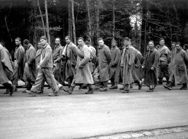 4 апреля 1945 года 89-я пехотная дивизия американцев освободила подлагерь Ордруф, ставшим первым из освобожденных США нацистских лагерей. Через два дня эсэсовцы стали принуждать заключенных остальной части Бухенвальда к эвакуации, используя марши смерти.
