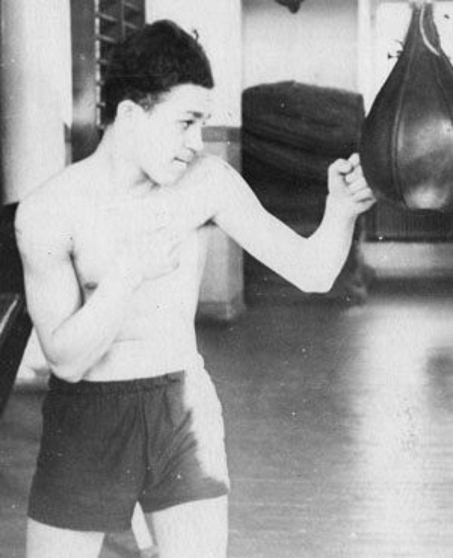 Иосиф Кобзон. Патриарх советской эстрады занимался боксом и добился определенных успехов.
