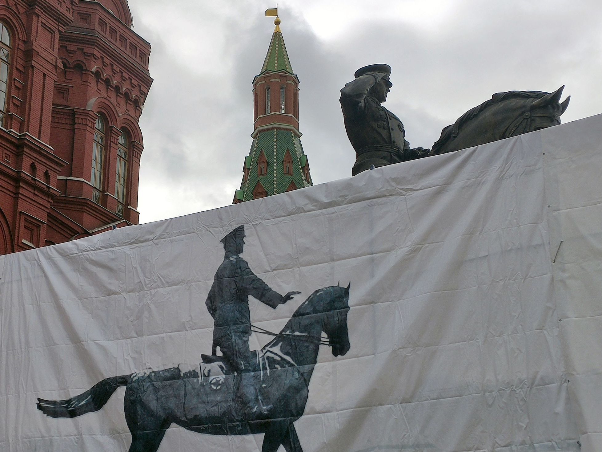 старый памятник жукову на манежной площади