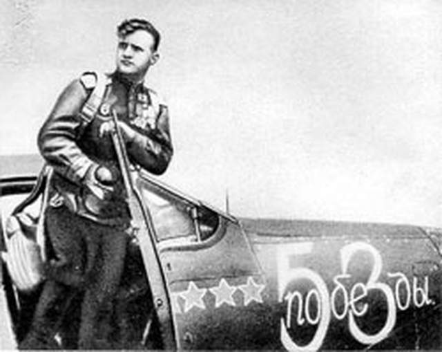 Примечательно, что Гулаев провел 290 боевых вылета и 69 воздушных боев для достижения своего результата, при этом на счету Кожедуба 330 боевых вылета и 120 воздушных боев, а у Покрышкина 650 боевых вылетов и 156 боев. 