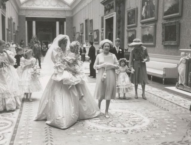Свадьба принцессы Дианы и принца Чарльза с закулисной стороны.