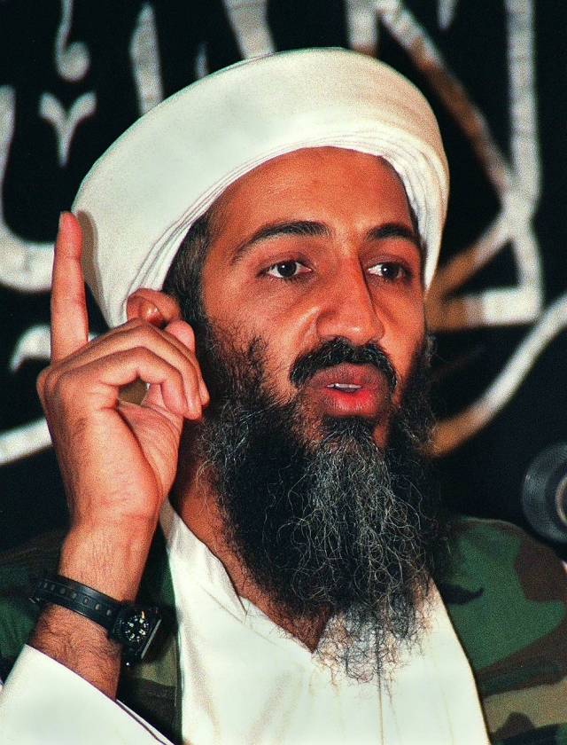 Усама бен Ладен - основатель и бывший лидер международной исламистской террористической организации "Аль-Каида", взявшей на себя ответственность за ряд крупных терактов в различных частях мира, таких как взрывы посольств США в Африке и теракты 11 сентября 2001 года.