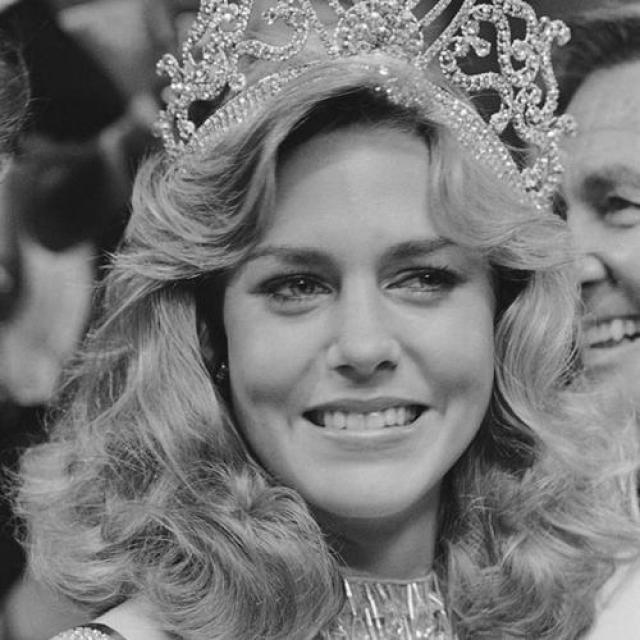 Шон Уизерли, США. «Мисс Вселенная — 1980». 20 лет, рост 173 см, параметры фигуры 89−63,5−89.